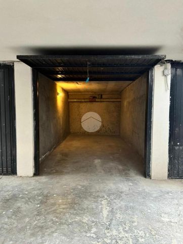Box/posto auto in residenziale in Via Lazio 2