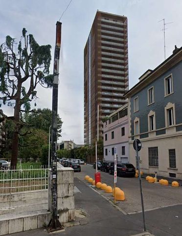 Box/posto auto in residenziale in Via Carlo Imbonati 61 -57