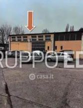 Capannone in commerciale in Via del Lavoro