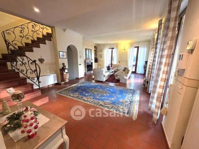 Villa in residenziale in 