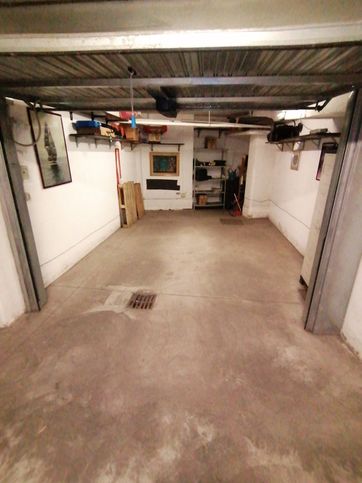 Garage/posto auto in residenziale in Via Renzo da Ceri 12