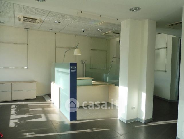 Ufficio in commerciale in 