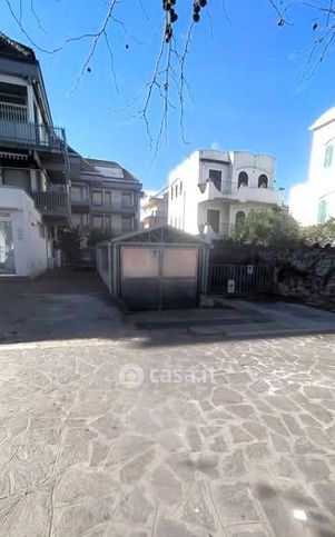 Box/posto auto in residenziale in Viale Alcione 165