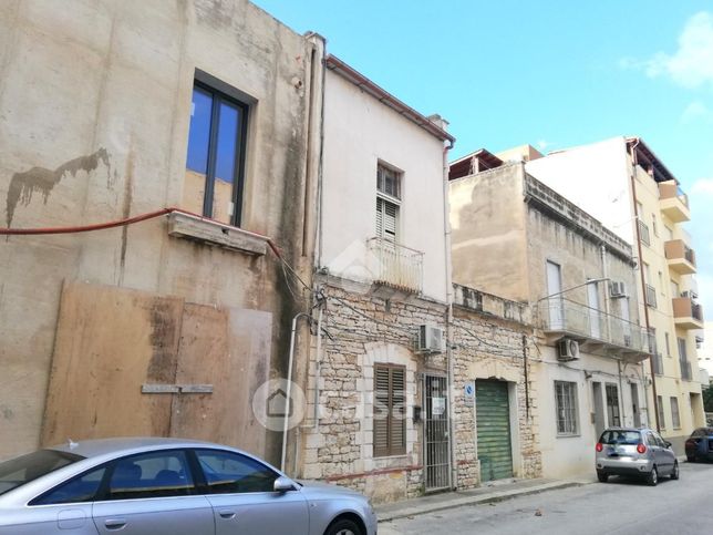 Casa indipendente in residenziale in Via Enrico Petrella 3