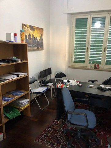 Ufficio in commerciale in Via Castello