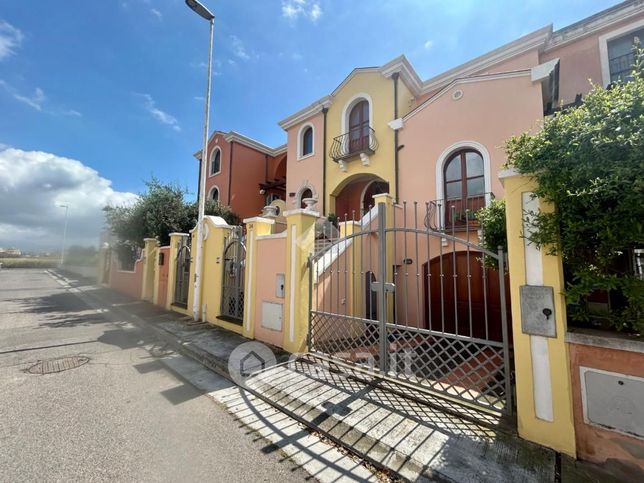 Casa bi/trifamiliare in residenziale in Via Sant'Efisio 34