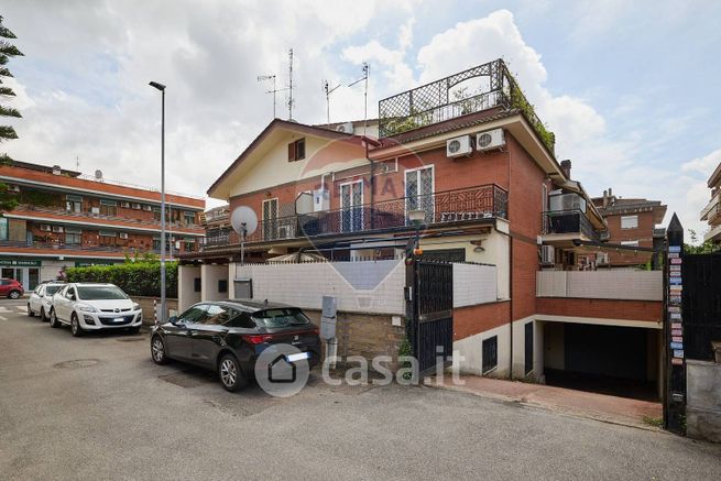 Box/posto auto in residenziale in Via Gasperina 185