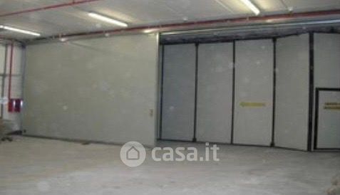 Capannone in commerciale in Regione Bagnoli
