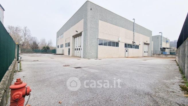 Capannone in commerciale in Via Valsorda