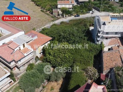 Terreno agricolo in commerciale in Barcellona pozzo di gotto
