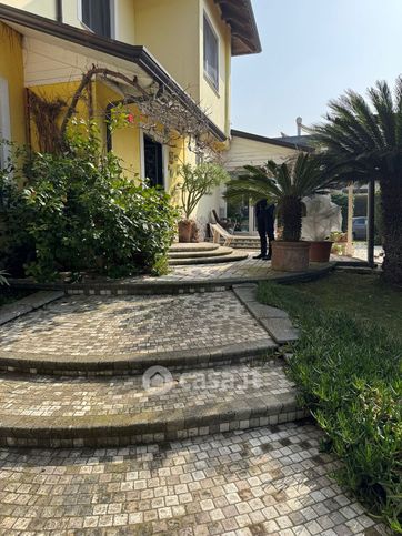 Casa bi/trifamiliare in residenziale in Via Marenola