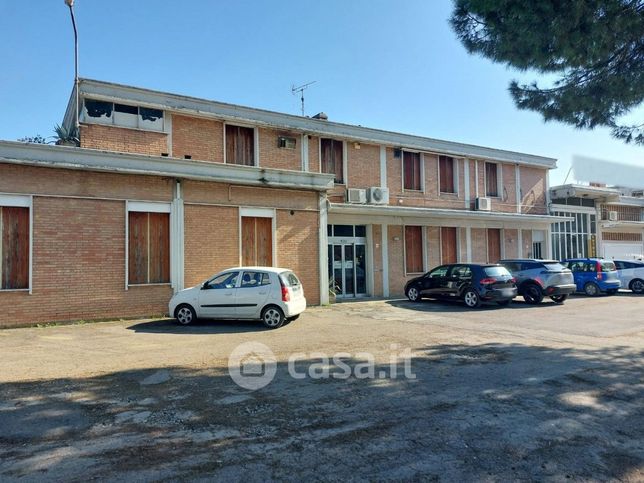 Capannone in commerciale in Via della Boaria 52