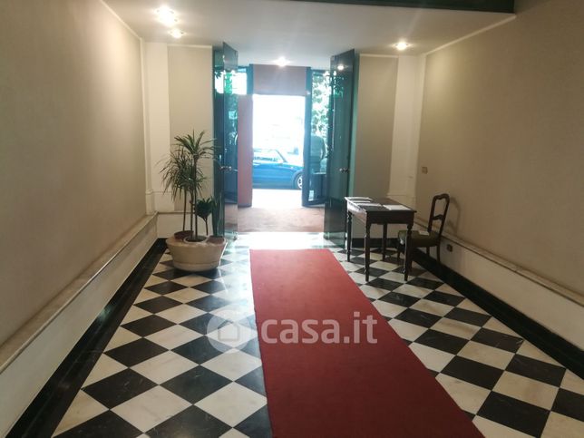 Ufficio in commerciale in Via PÃ²