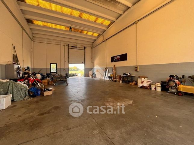 Capannone in commerciale in Via dell'Artigianato 29
