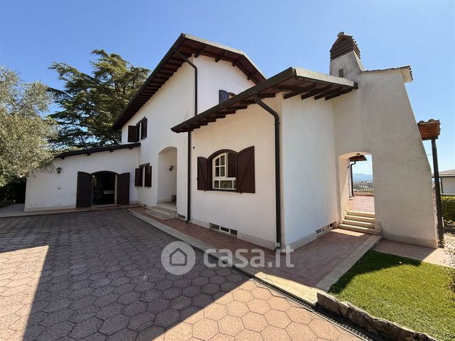 Villa in residenziale in 