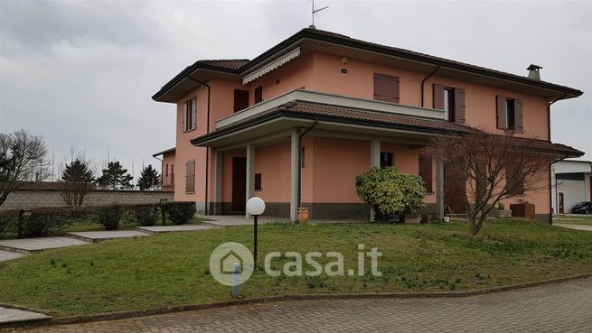 Villa in residenziale in 