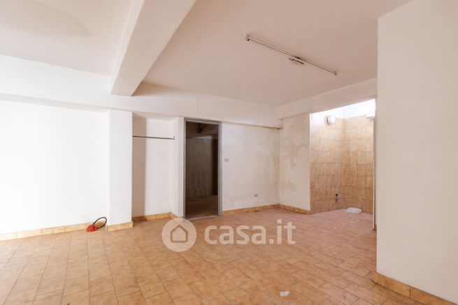 Box/posto auto in residenziale in Via Spiaggia 13