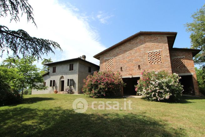 Casa bi/trifamiliare in residenziale in Via Montemaggiore