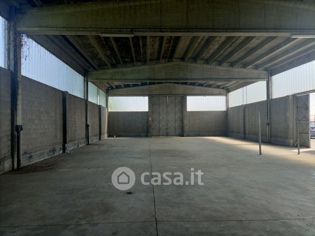 Capannone in commerciale in Corso Re Arduino