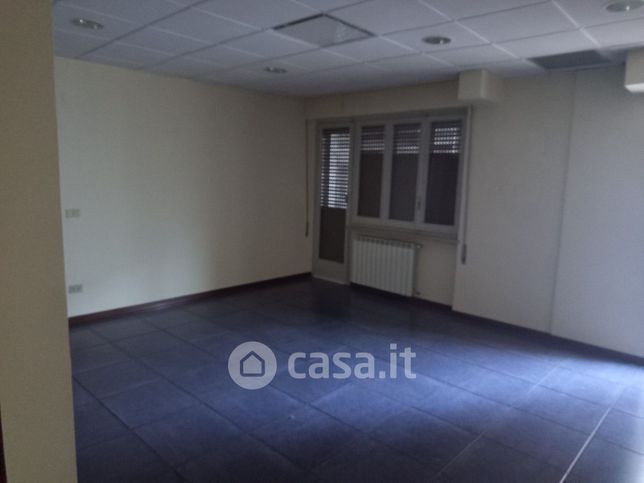 Ufficio in commerciale in Via Luigi de Crecchio