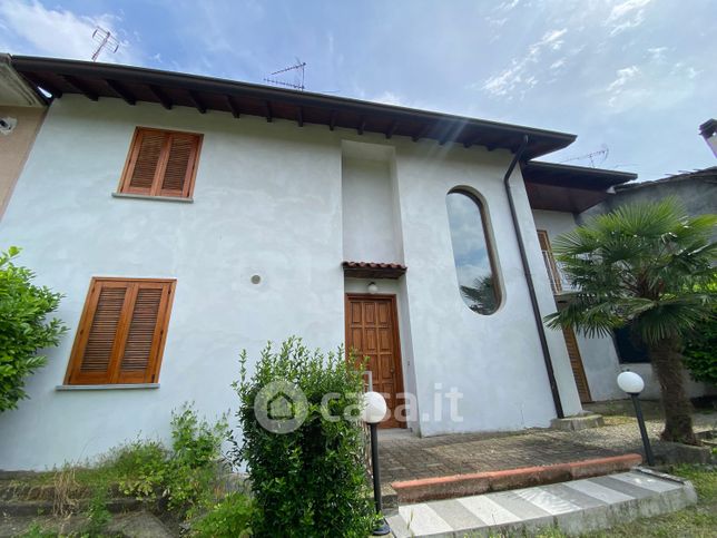 Casa bi/trifamiliare in residenziale in Via Aronco