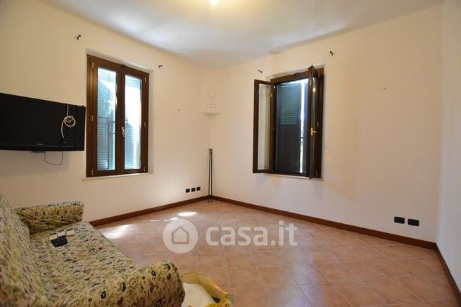 Casa bi/trifamiliare in residenziale in Via IV Novembre