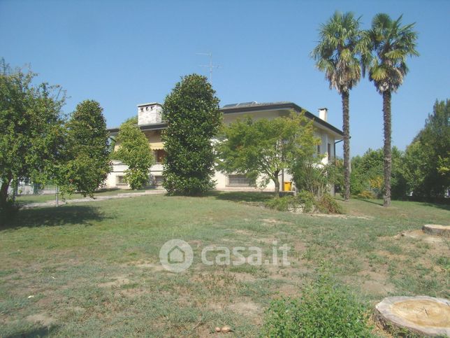 Casa indipendente in residenziale in Via Bassa