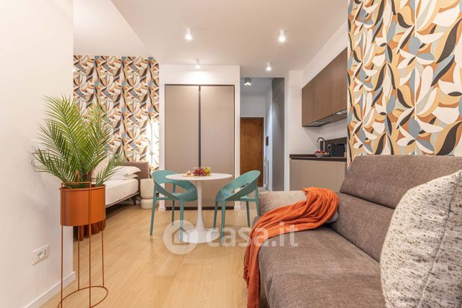 Appartamento in residenziale in Via Giovanni Aurispa 9