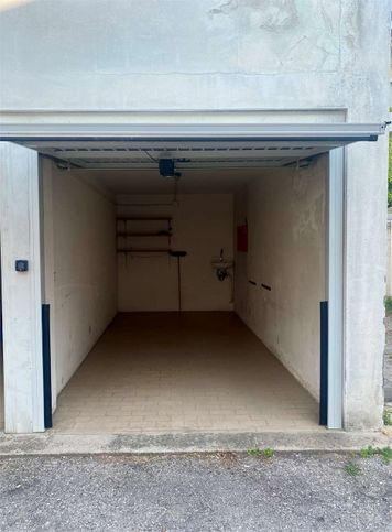 Box/posto auto in residenziale in Via Caposile