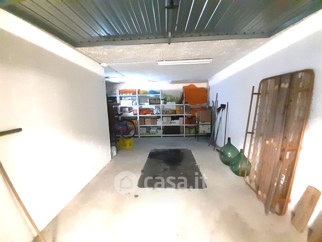 Garage/posto auto in residenziale in Viale Bainsizza