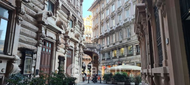 Attività/licenza (con o senza mura) in commerciale in Piazza Raffaele de Ferrari 5