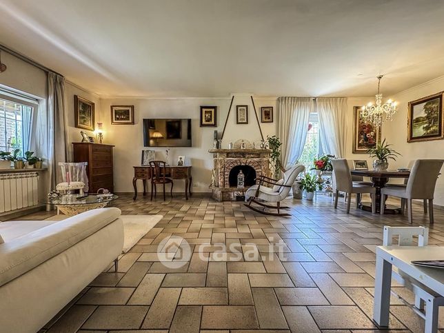 Casa indipendente in residenziale in Via Risciolo