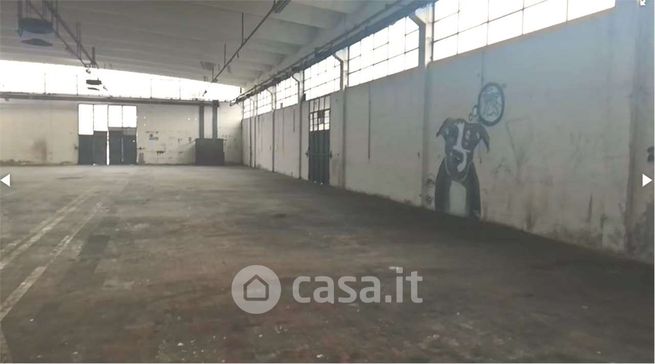 Capannone in commerciale in Via L. Nobili