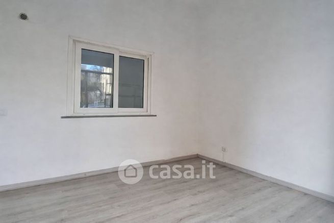 Ufficio in commerciale in Via Lombardia