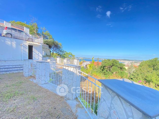 Villa in residenziale in Via San Gennaro Agnano 8