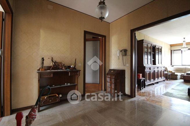 Appartamento in residenziale in Viale Medaglie D'Oro 49