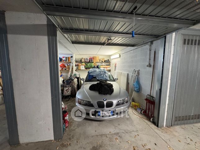 Box/posto auto in residenziale in Via della Villa Demidoff