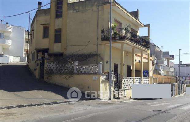 Casa indipendente in residenziale in Via Genova 40