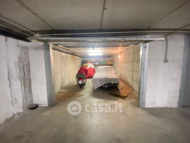 Box/posto auto in residenziale in Via Torino 143