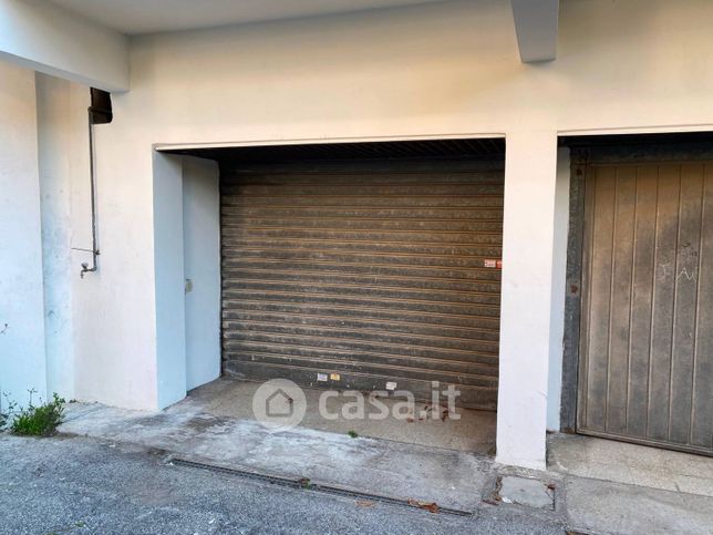 Box/posto auto in residenziale in Viale della Repubblica 184