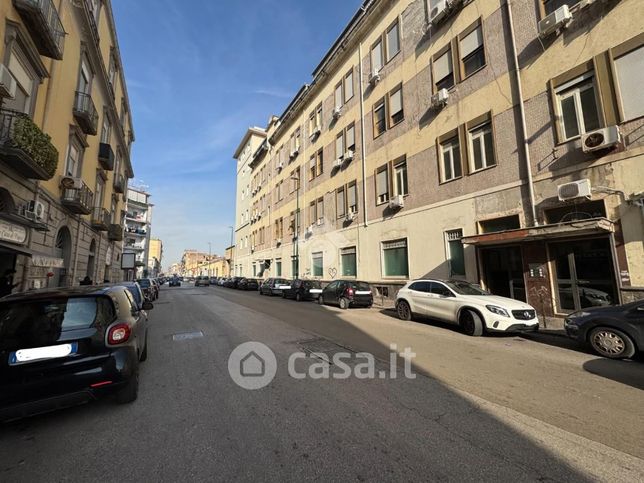 Ufficio in commerciale in Via Ferrante Imparato 29