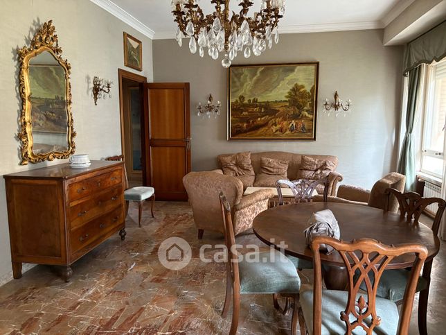 Appartamento in residenziale in Via Battisti