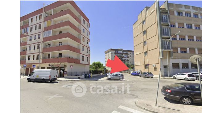 Box/posto auto in residenziale in Via Angelo Lanzellotti 3 a