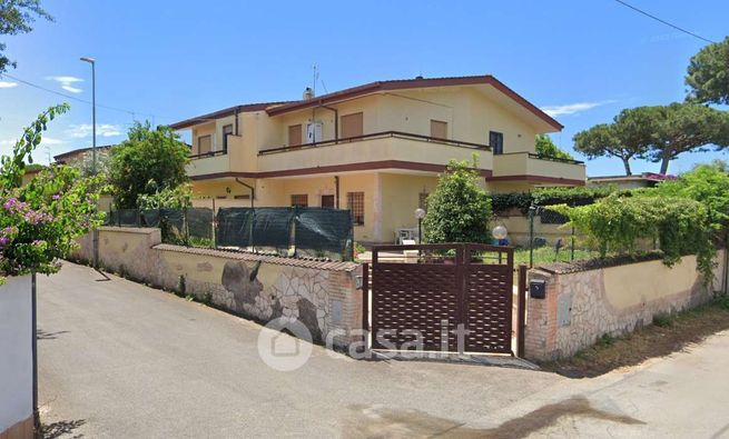 Villetta a schiera in residenziale in Via del Monumento 180