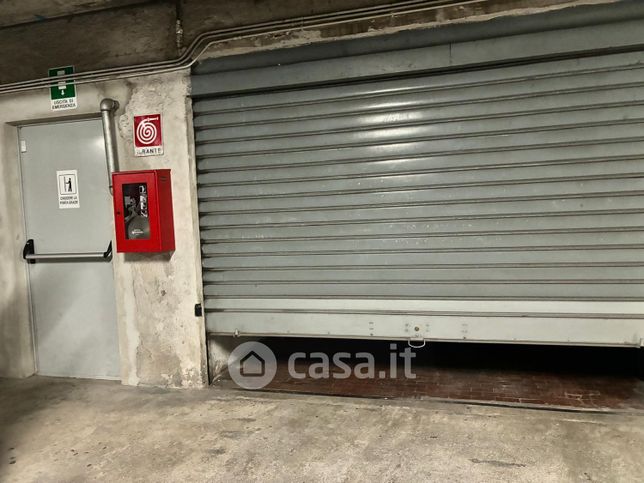 Garage/posto auto in residenziale in Viale Giovanni Suzzani 283