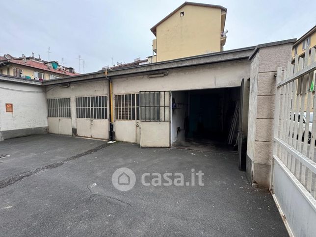 Garage/posto auto in residenziale in Via Châtillon 40