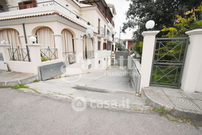 Box/posto auto in residenziale in Via E. de Fabris 40