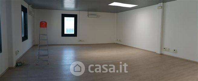 Ufficio in commerciale in