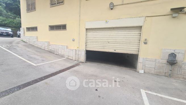 Garage/posto auto in residenziale in Via Edoardo Nicolardi 145