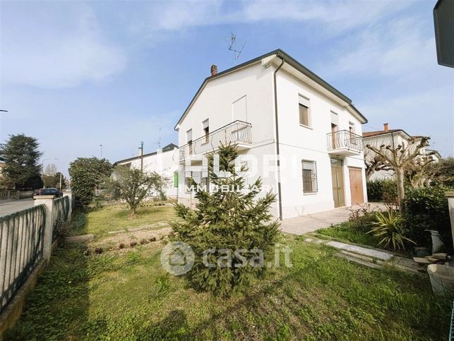 Casa indipendente in residenziale in Via dei Carradori 8